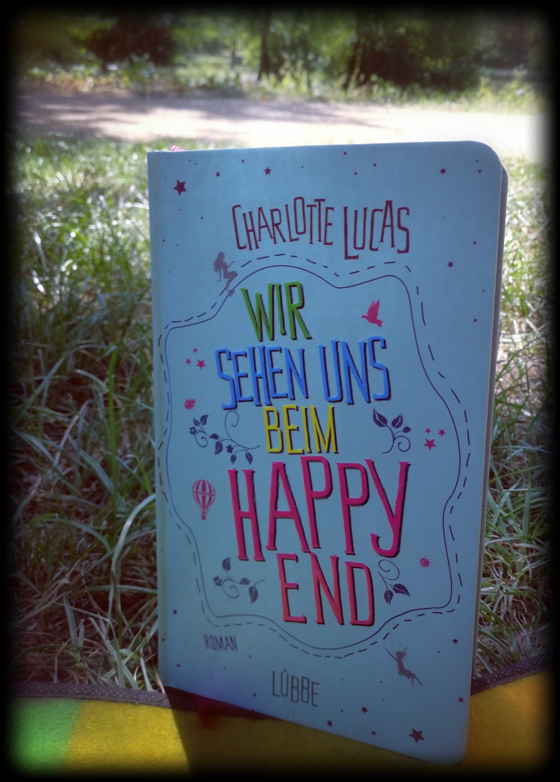 „Wir sehen uns beim Happy End“ von Charlotte Lucas - Der Leser benötigt einem langen Atem für diesen gegenwärtigen und doch zauberhaften Frauenroman