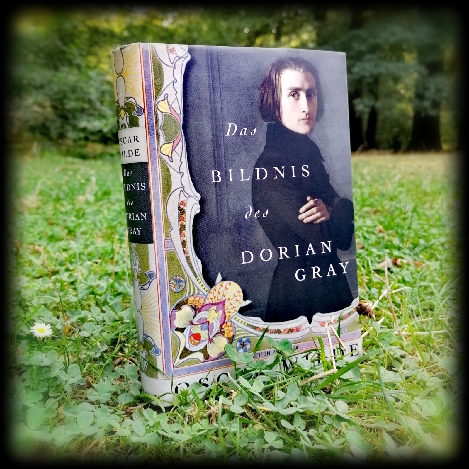 2 in 1 Rezension „Das Bildnis des Dorian Gray“ von Oscar Wilde – Ein Fingerzeig auf die „Moral“ der Gesellschaft im 19. Jahrhundert?
