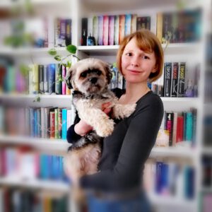 „Das tödliche Wort“ (5. Band der „unsichtbaren Bibliothek“) von Genevieve Cogman – Ein Fantasy-Kriminalroman mit meiner absoluten Lieblingsprotagonistin – Jackpot